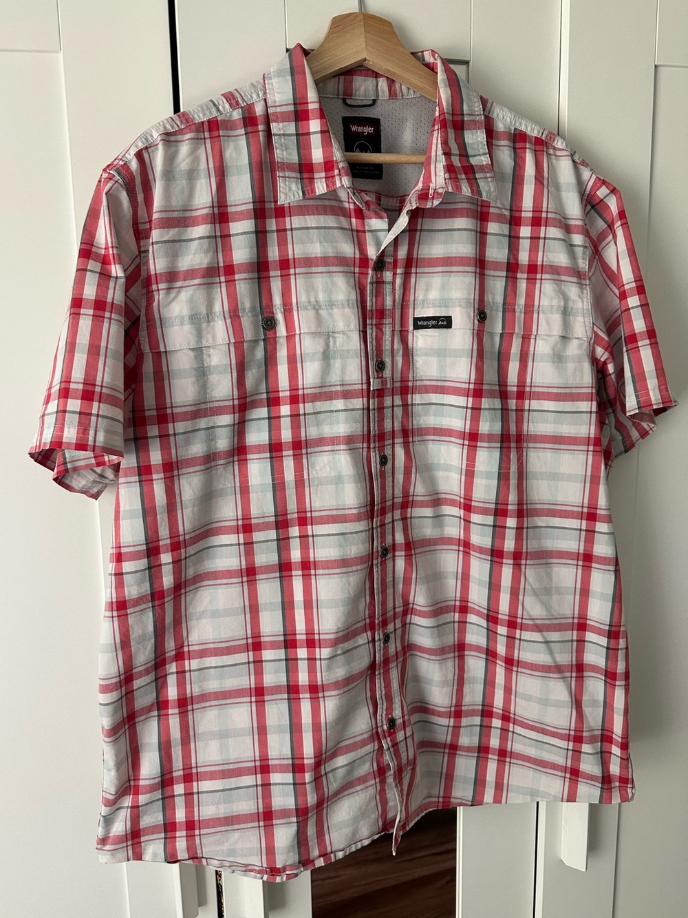 Wrangler Men’s Red and White Plaid Short-Sleeve Button-Down Shirt